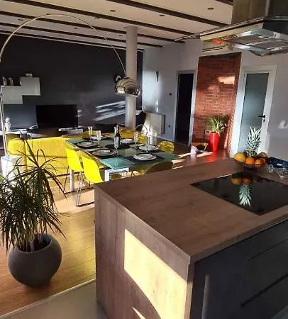 Apartment Three-bedroom In Xviii *