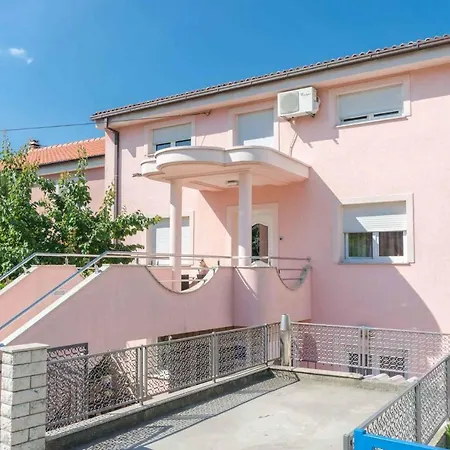 Apartment Three-bedroom In Xviii *
